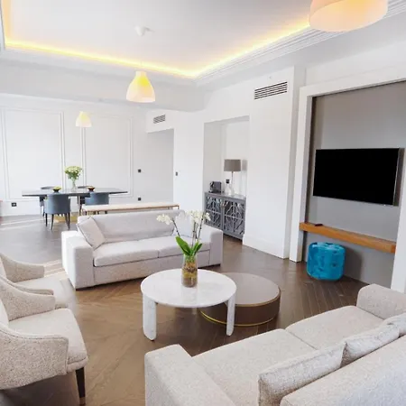 Balkan Palace מלון 5*